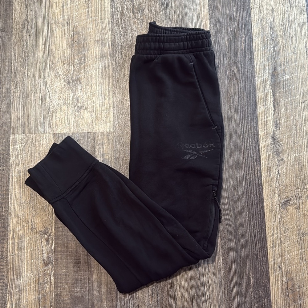 Men’s Black Reebok Jogging Sweatpants Tapered Drawstring Waist Men’s Size Medium